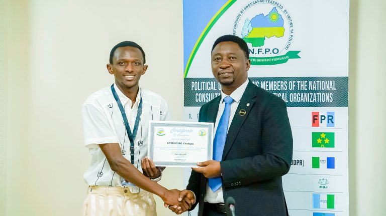 Akari ku mutima w’urubyiruko rwa PDC rushoje amasomo ya Politiki n’imiyoborere.